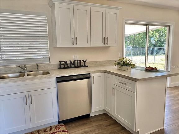 5th image of 310 Maggie Cir