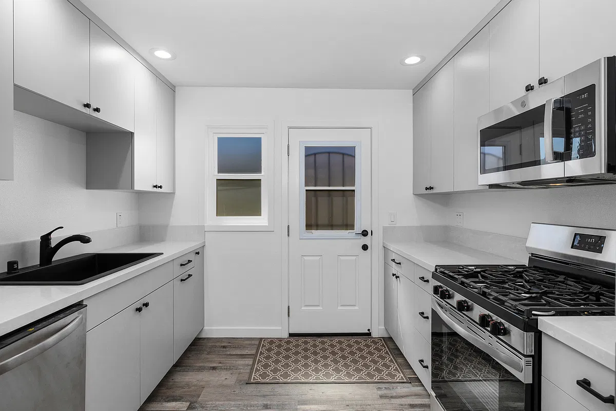 2 bed, 800 sqft, $2,895 — Photo 2