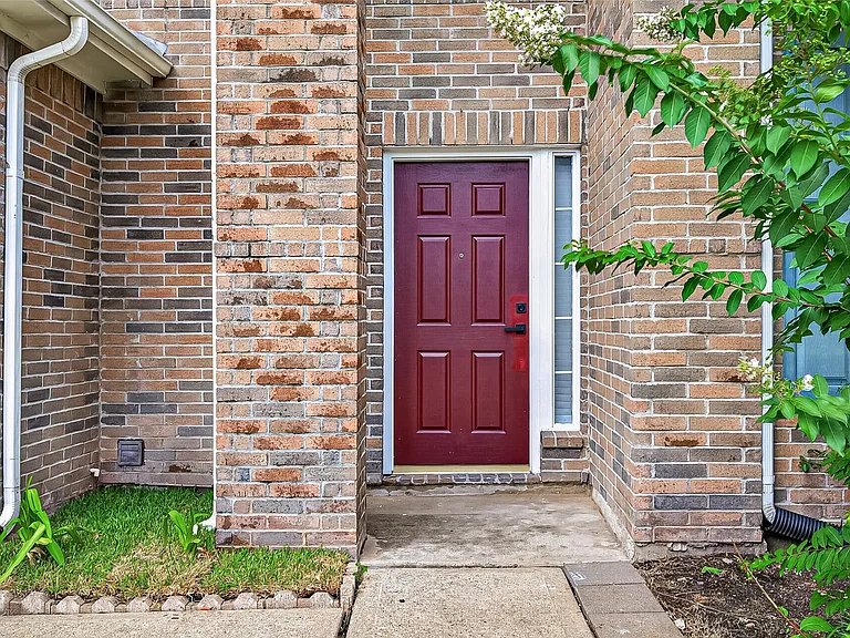 9526 Heflin Colony Dr — Photo 2