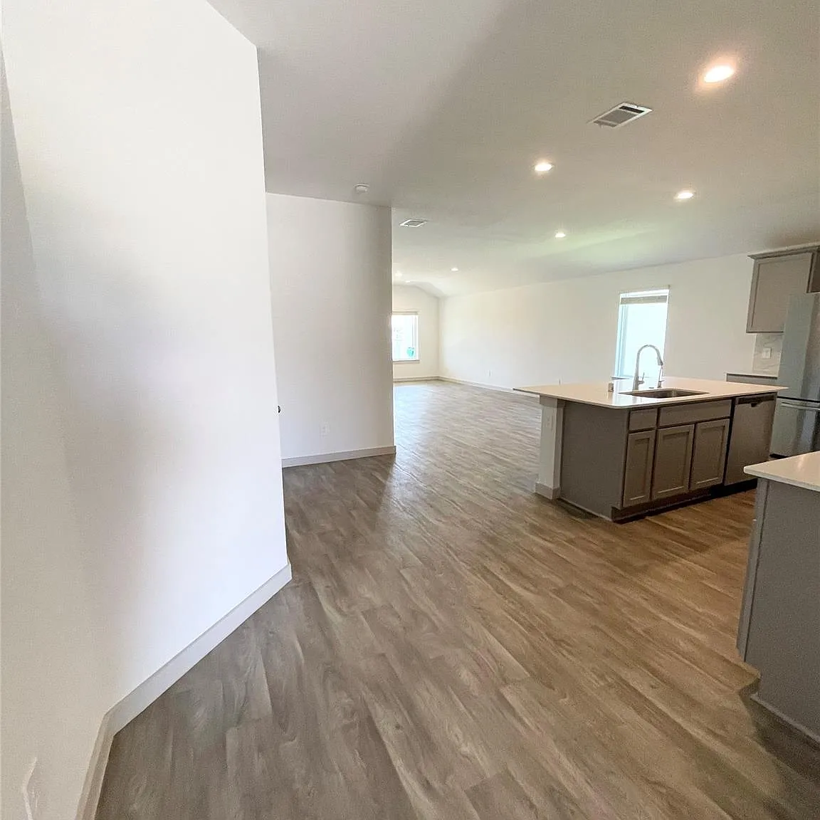 4 bed, 2.0 bath, 1775 sqft, $2,350 — Photo 4