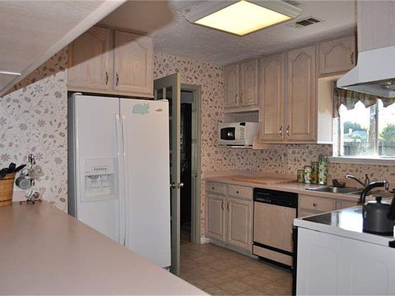 3rd image of 12630 Hunting Brook Dr