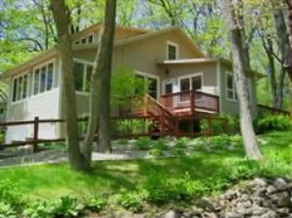 100 Upr Loch Vista Dr, Williams Bay, WI 53191