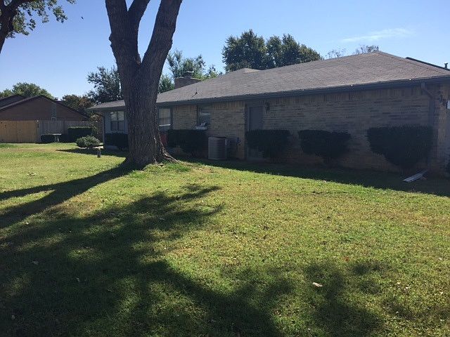 2nd image of 301 Split Rail Rd