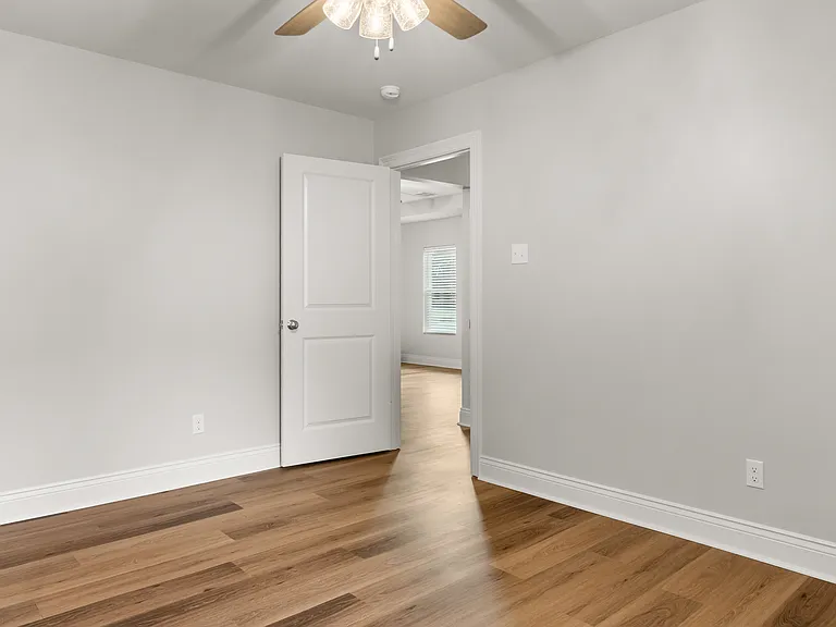 347 Marie St — Photo 14