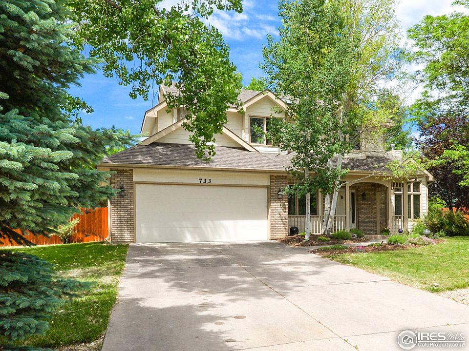 Welcome to 733 Knollwood Circle!