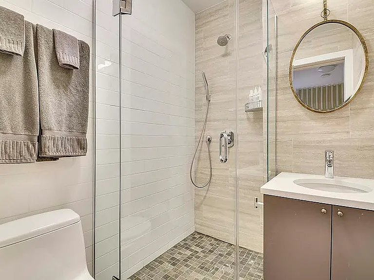 206 E 20th St #PENTHOUSE — Photo 24
