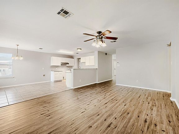 3rd image of 708 Pampas Ricas Dr