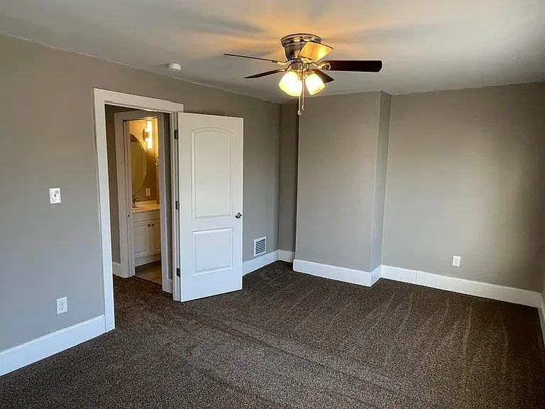 140 S Eureka Ave — Photo 21