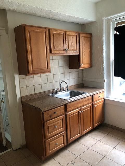 2nd image of 244 Grant St APT 10