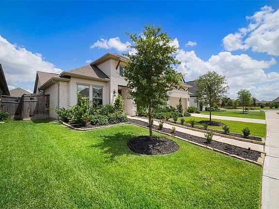 2nd image of 10619 Fountain Ct