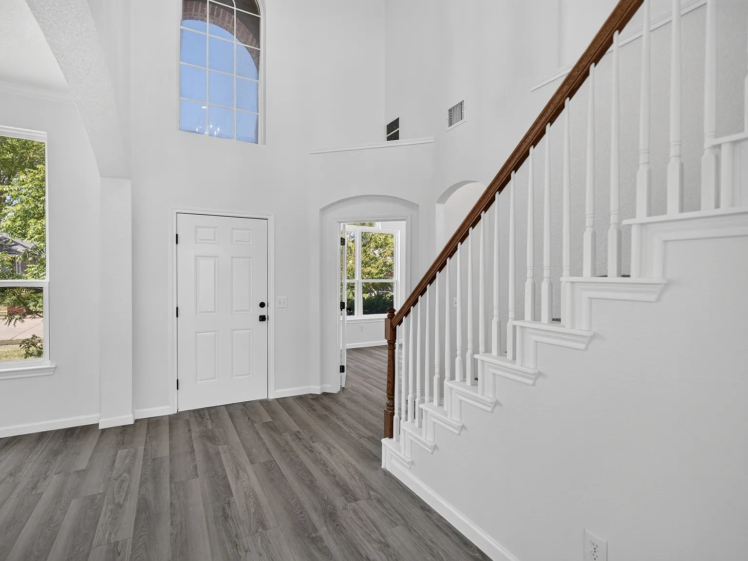4 bed, 2.5 bath, 2689 sqft, $3,000 — Photo 4