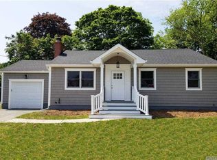 15 Lumur Dr, Sayville, NY 11782