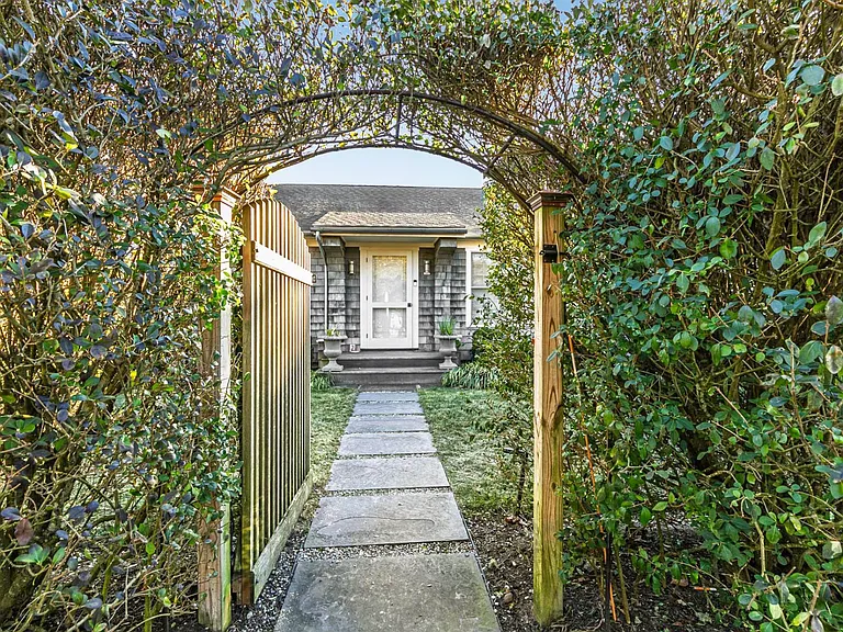 Miller Ln — Photo 22