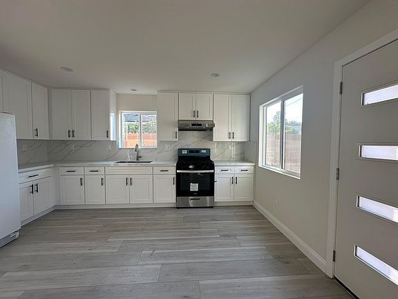 4th image of 6127 Loma Ave #B