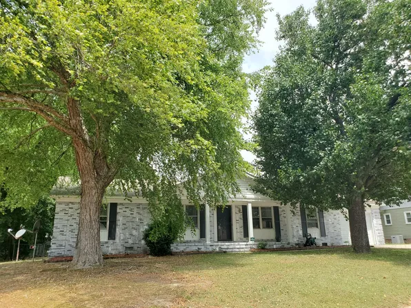 1960 Windlock Dr, Fayetteville, NC 28304