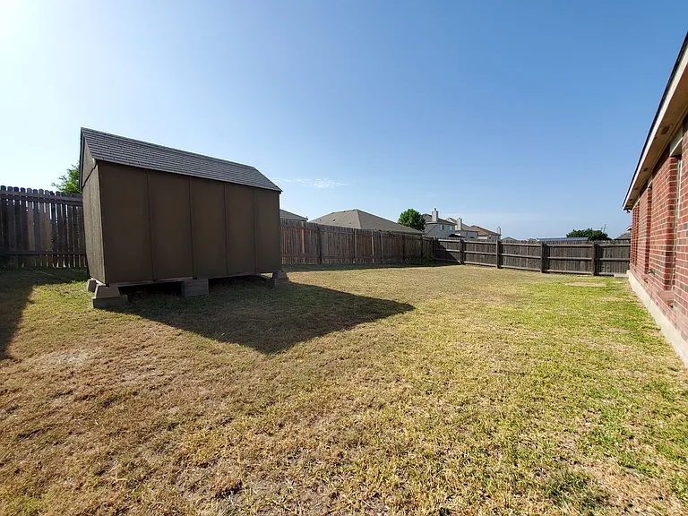 6304 Taree Loop — Photo 32