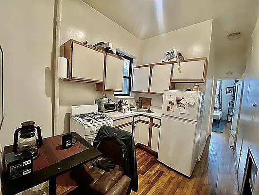 5th image of 208 W 80th St #4