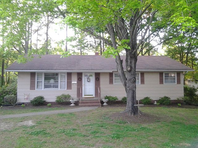 1st image of 108 Elizabeth Ct