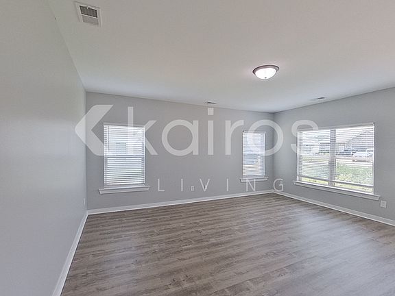 3rd image of 30 Hawk Ln