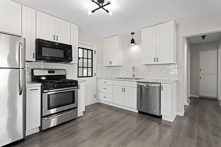 3276 Lombard St SW — Photo 12