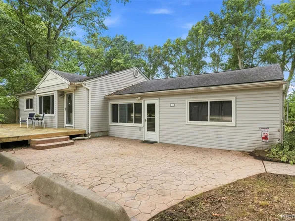 23366 Superior Pkwy, Taylor, MI 48180