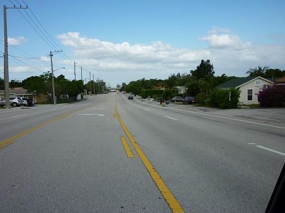 3rd image of 1026 Summit Blvd