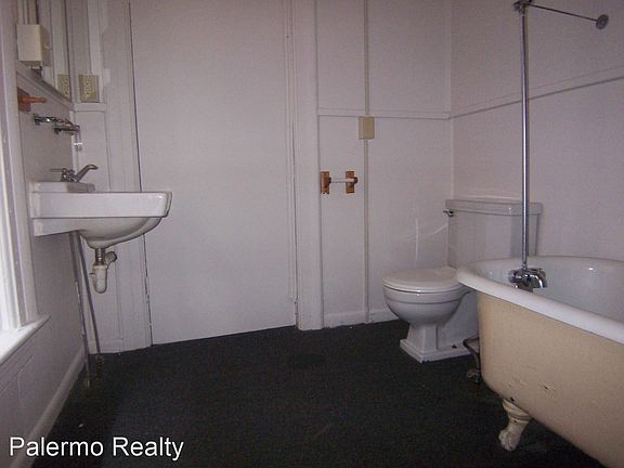 4th image of 420 W 8th St APT 4