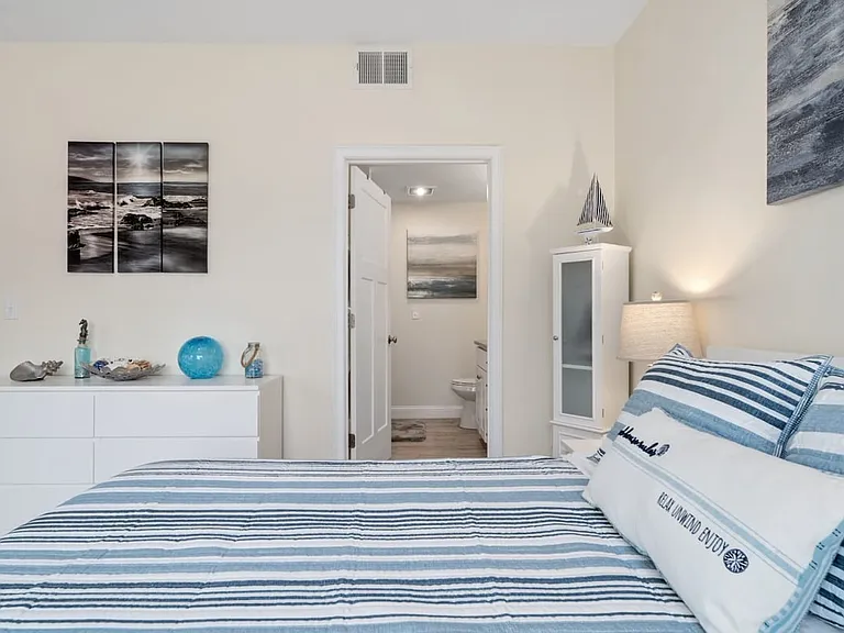 128 Ashworth Ave #204 — Photo 17