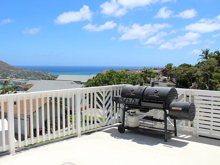Right side ocean view of Moanalua Bay and Portlock