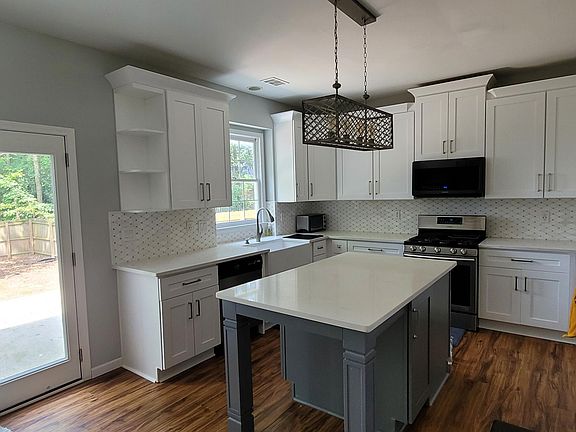 2nd image of 1467 Grovehurst Dr