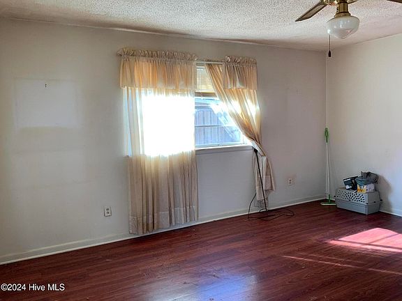 2nd image of 211 NE 60th Street