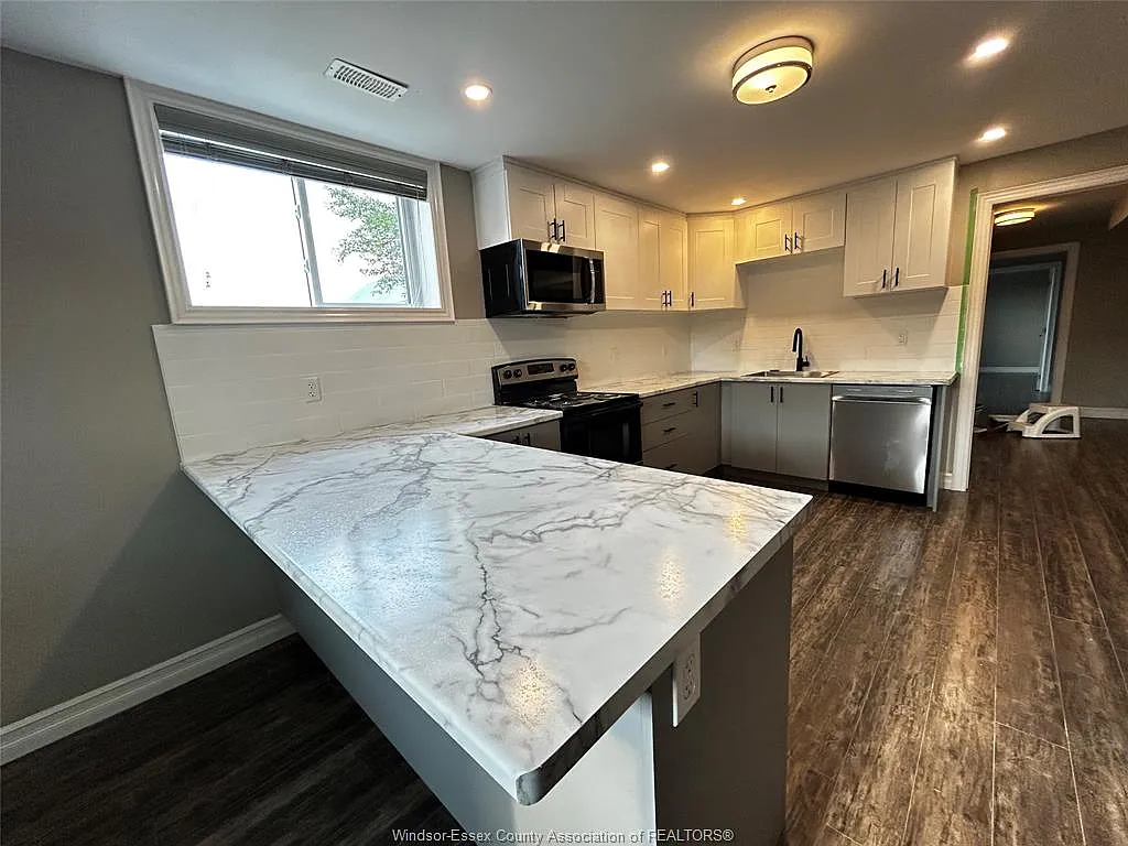 3 bed, $1,950 — Photo 3