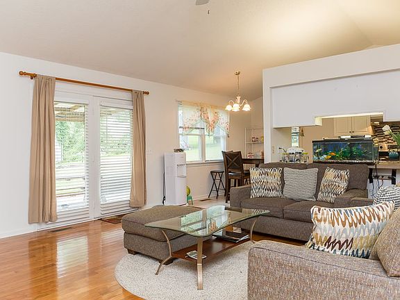 5th image of 772 Woodland Dr