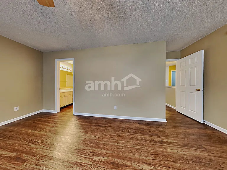 10981 Clear Spring Dr — Photo 11
