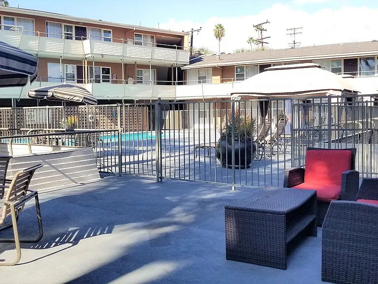 Terraces at South Pasadena Apartments — Photo 49