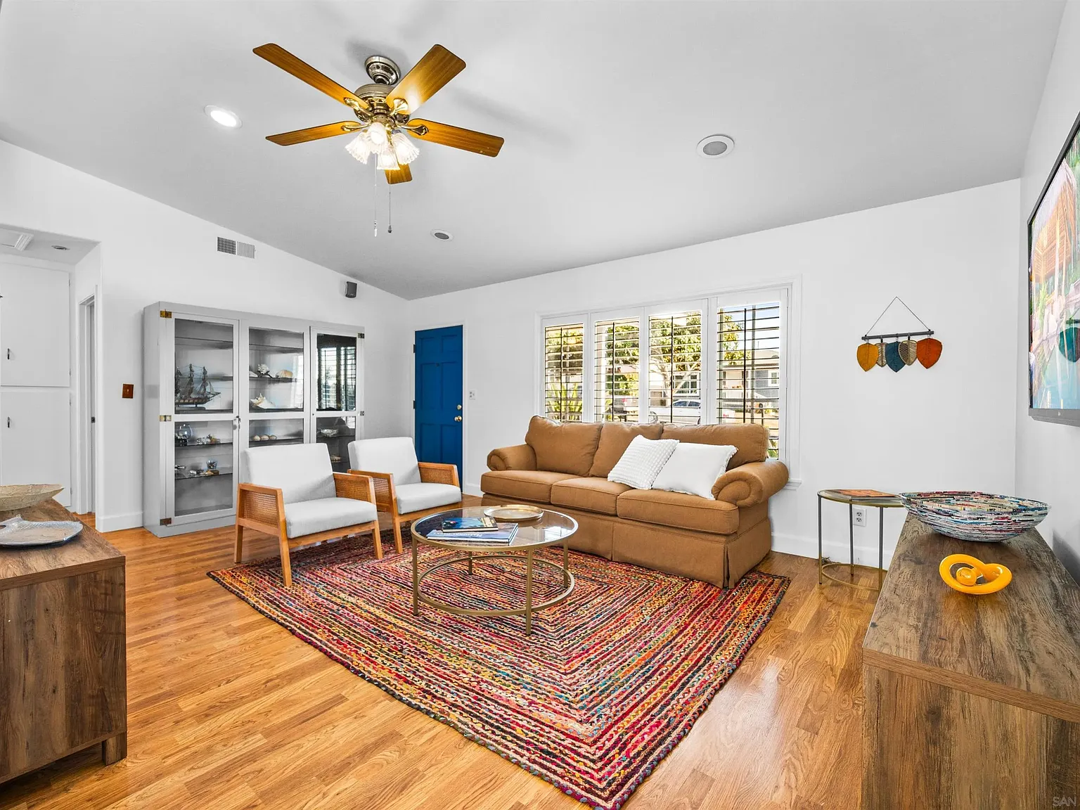 3 bed, 2.0 bath, 1312 sqft, $4,750 — Photo 4