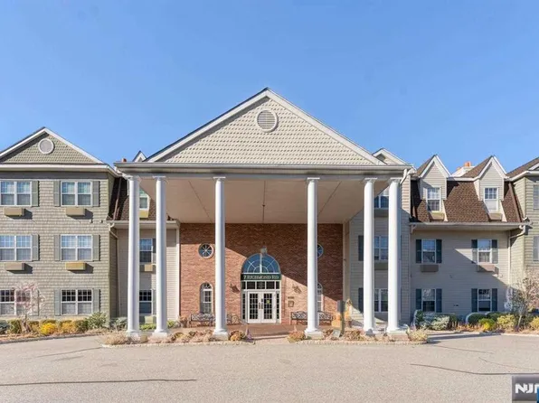 7102 Richmond Rd, West Milford, NJ 07480
