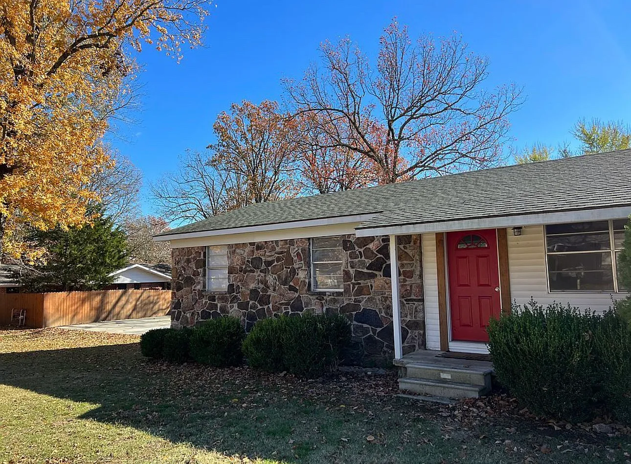 4 bed, 1292 sqft, $1,300 — Photo 1
