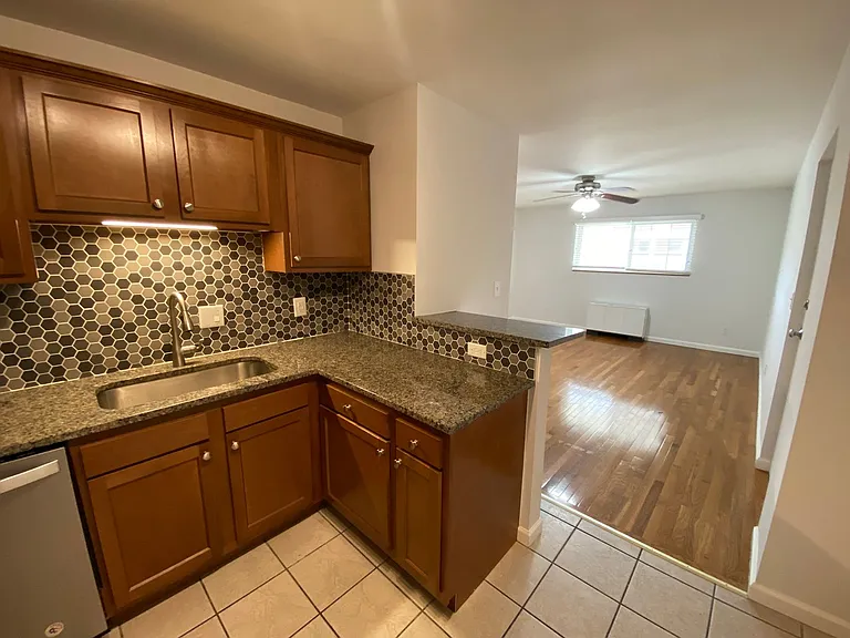 Chittenden Ave 34 UL — Photo 44