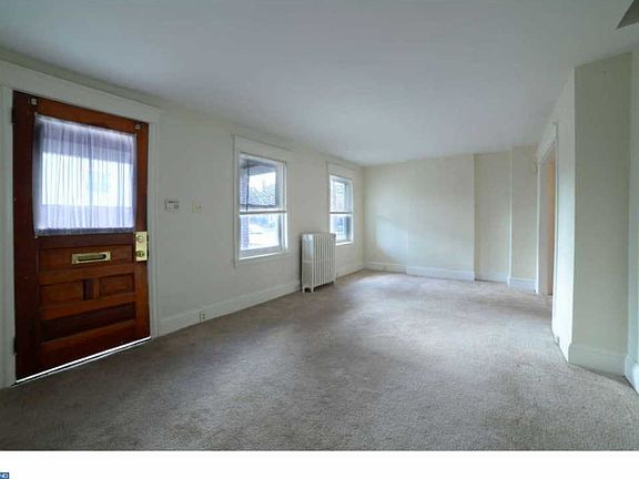 5th image of 221 Bayard Ave