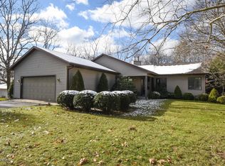 241 Deer Run Dr, Plainwell, MI 49080