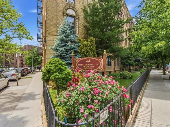 8374 Talbot Street #4D, Kew Gardens, NY 11415