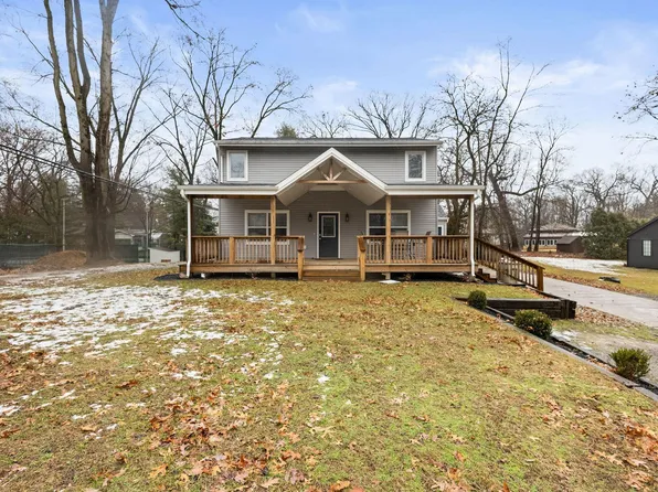 1010 Oak Ridge Dr, South Bend, IN 46617