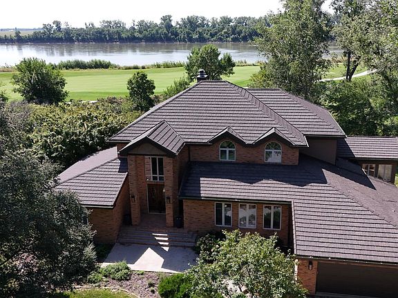 2nd image of 998 Quail Hollow Cir