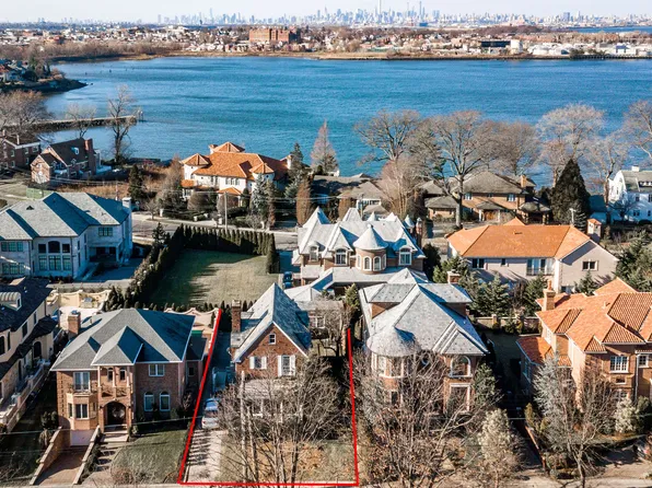 3-20 Parsons Boulevard image 1 of 20