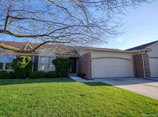 15908 Plymouth Dr #387, Clinton Township, MI 48038