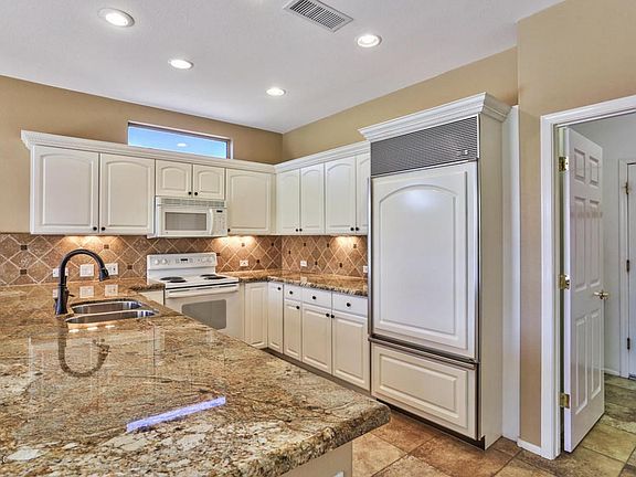 3rd image of 15365 W Summerwind Ln