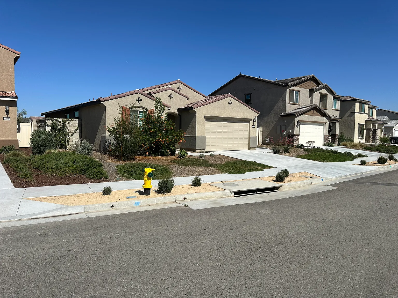 4 bed, 1955 sqft, $3,195 — Photo 2