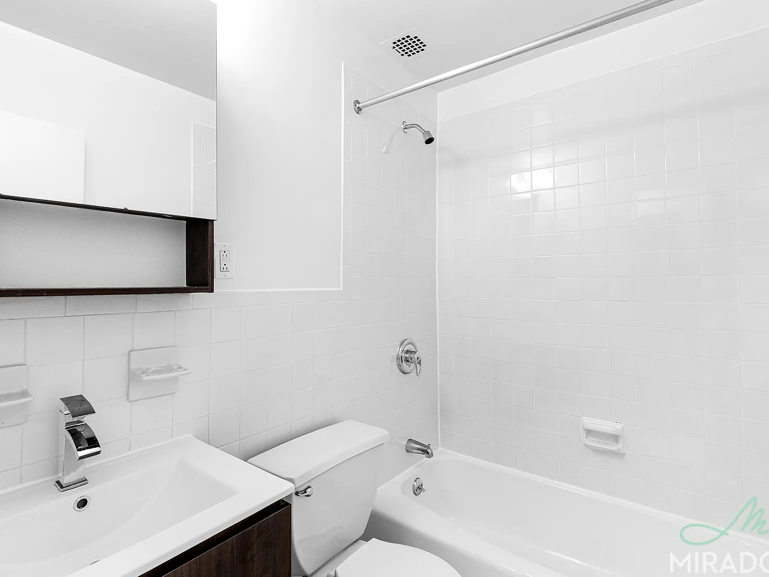 132 East 45th Street — Photo 3