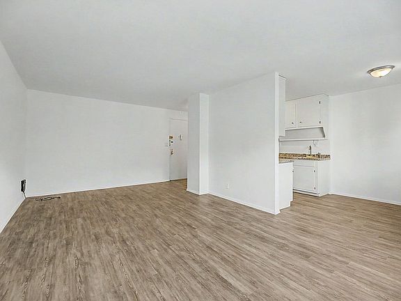 4th image of 3130 Irwin Ave APT 6G